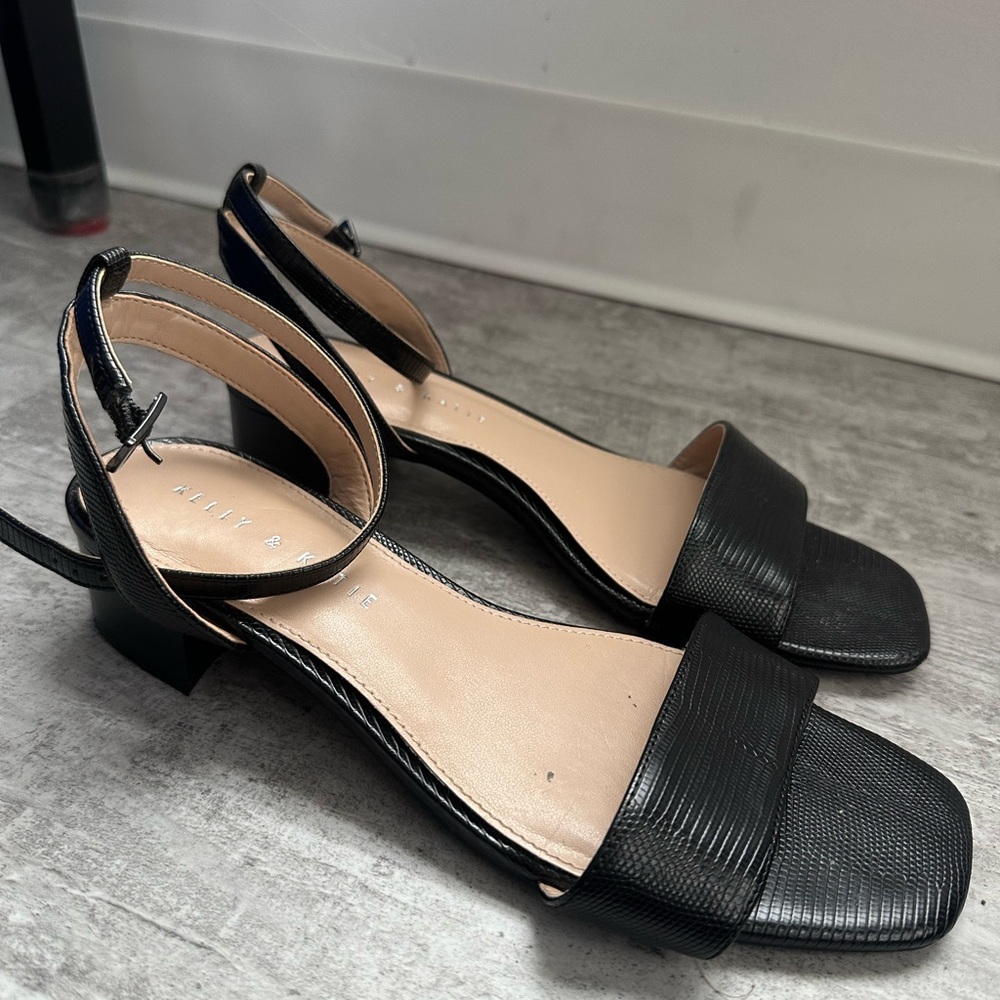 Black small heeled heels